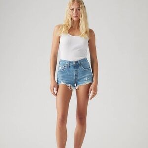 Levi’s • 501 Frayed Hem Cut Off Jean Shorts Size 32